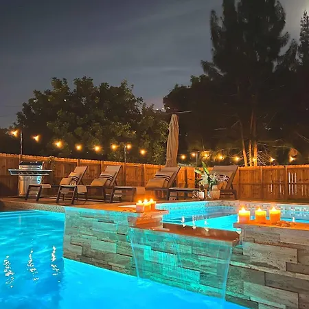 Fox Garden-Heated Pool-Spa- Boho-Downtown & Beach